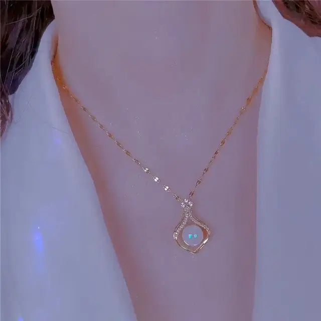Golden Elegance Pearl Choker